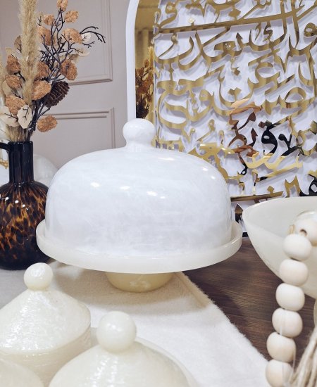 جاط كعك صدف بيج مدور بغطاء وقاعدة