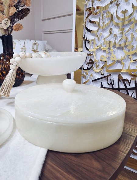 مضيفة صدف بيج مدور بغطاء