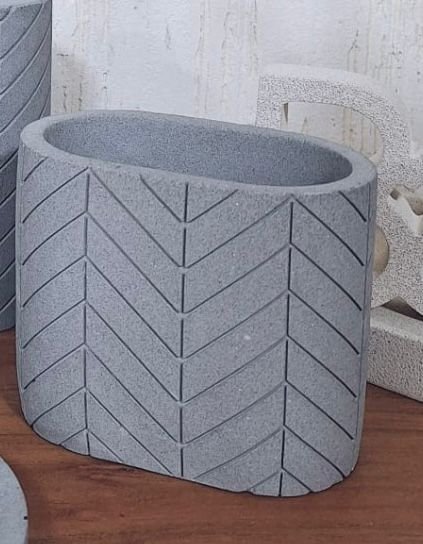 علبة بيضاوي