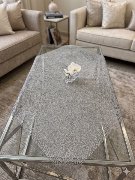 شرشف طاولة + اربع وجوه اسكملات امير مربع